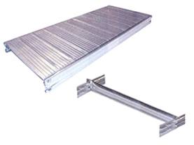 Metalen magazijnstellingen in diverse afmetingen en configuraties voor kleding
